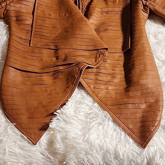 Marciano Los Angeles Asymmetrical jacket with a one-button closure. - Picture 11 of 16